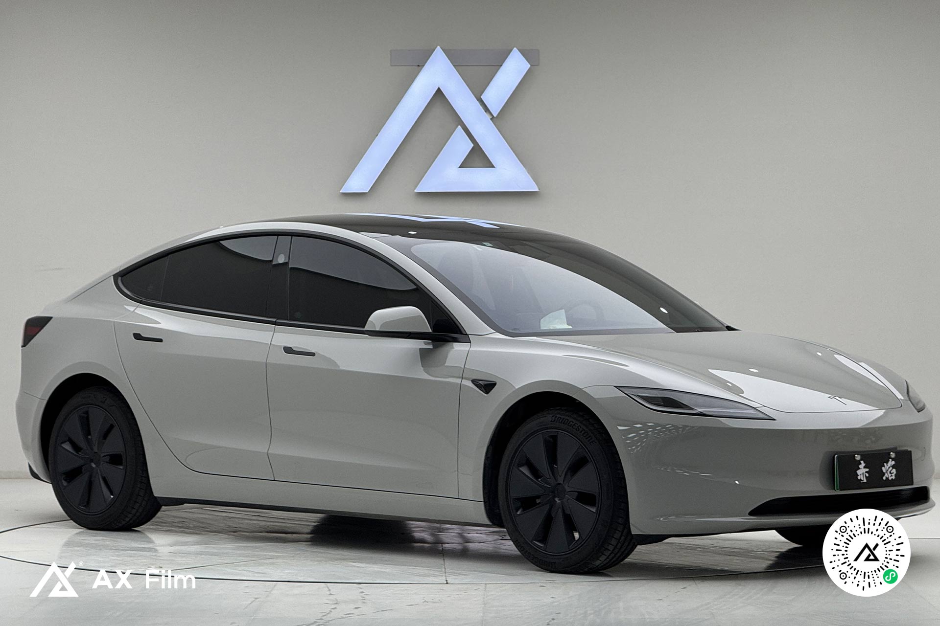 特斯拉Model 3 - 亚灰