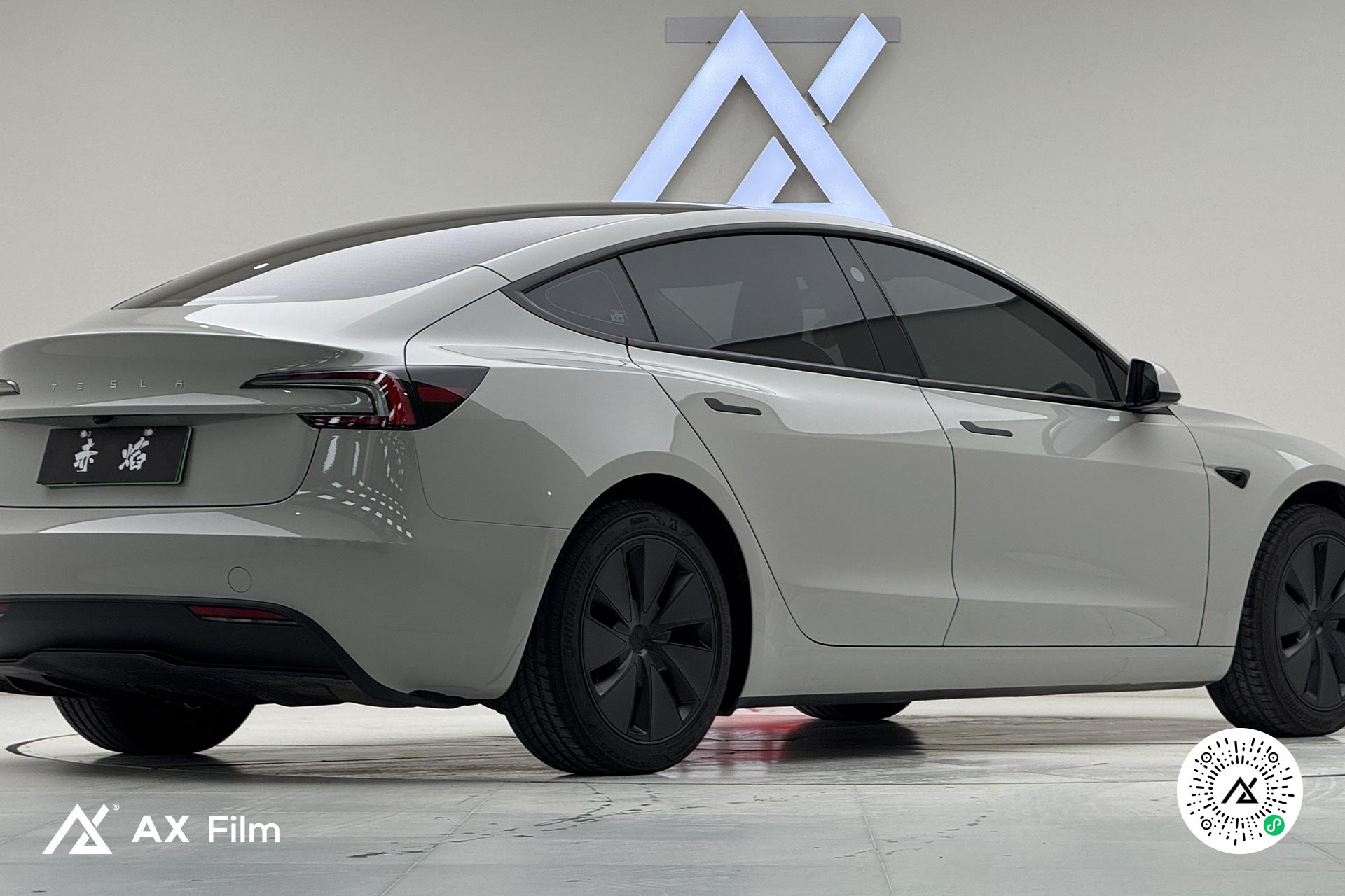 特斯拉Model 3 - 亚灰